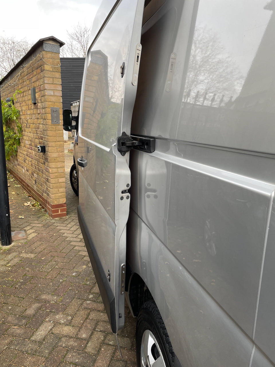 Nissan Interstar twin side door hooklocks