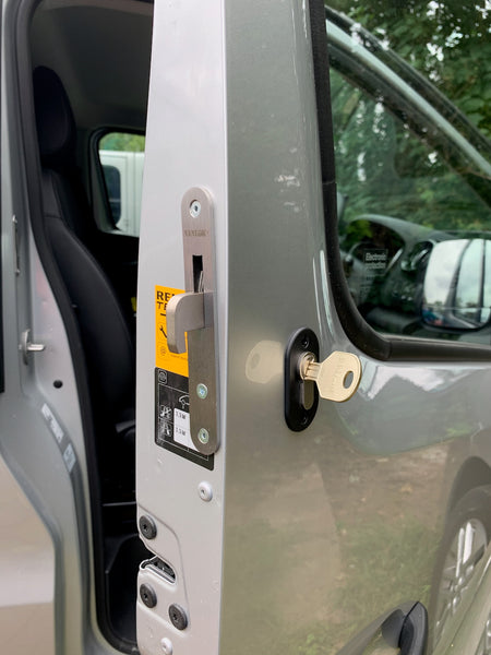 Renault Trafic 2014 cab door hooklock