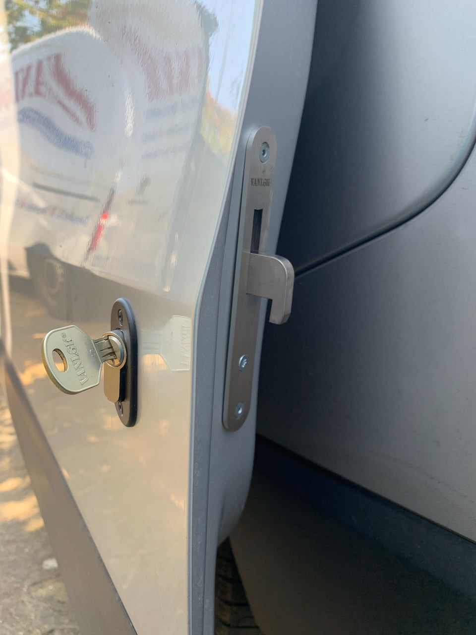 Renault Trafic 2014 glazed sliding door hooklock