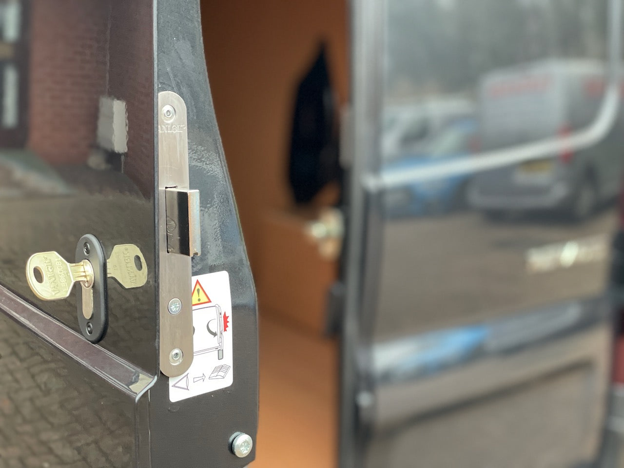 Renault Trafic rear door Deadlock