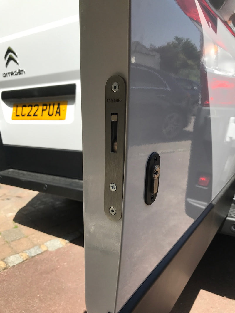 Hooklock for Peugeot Boxer with glazed rear doors