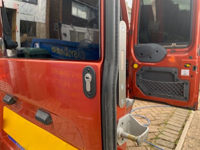 Connect 02 glazed rear door deadlock