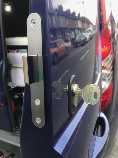 Connect 14 rear door deadlock