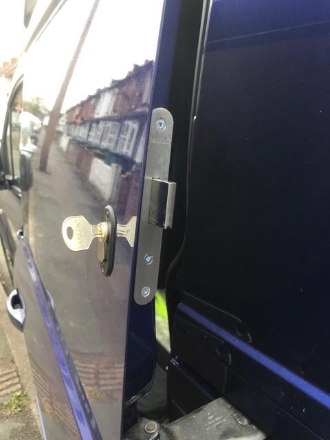 Connect 14 side door deadlock