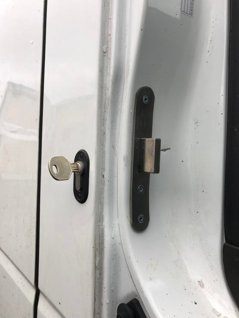 Nissan Cabstar NT400 cb door deadlock