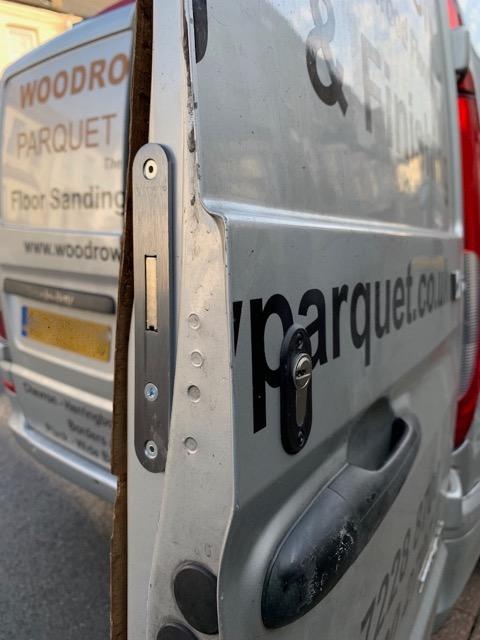 Mercedes Vito 2004 rear door deadlock