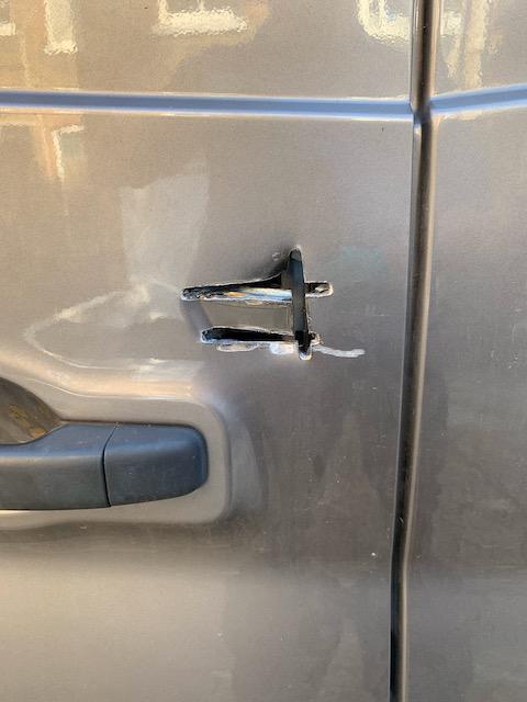 Renault Trafic rear door attack
