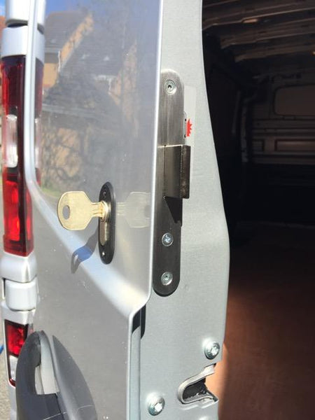 Renault Trafic rear door deadlock