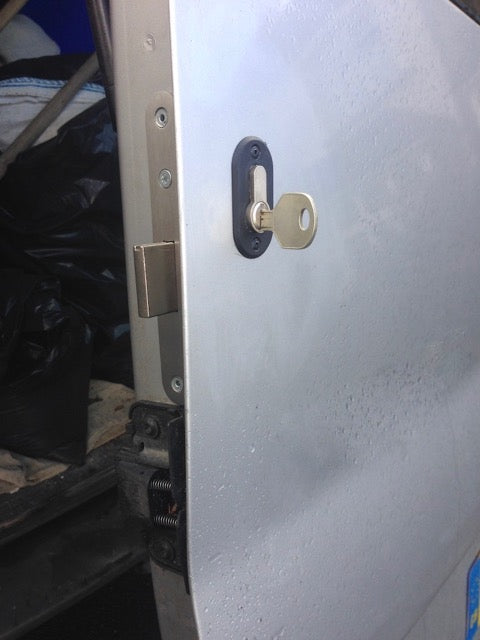 Renault Trafic tailgate deadlock