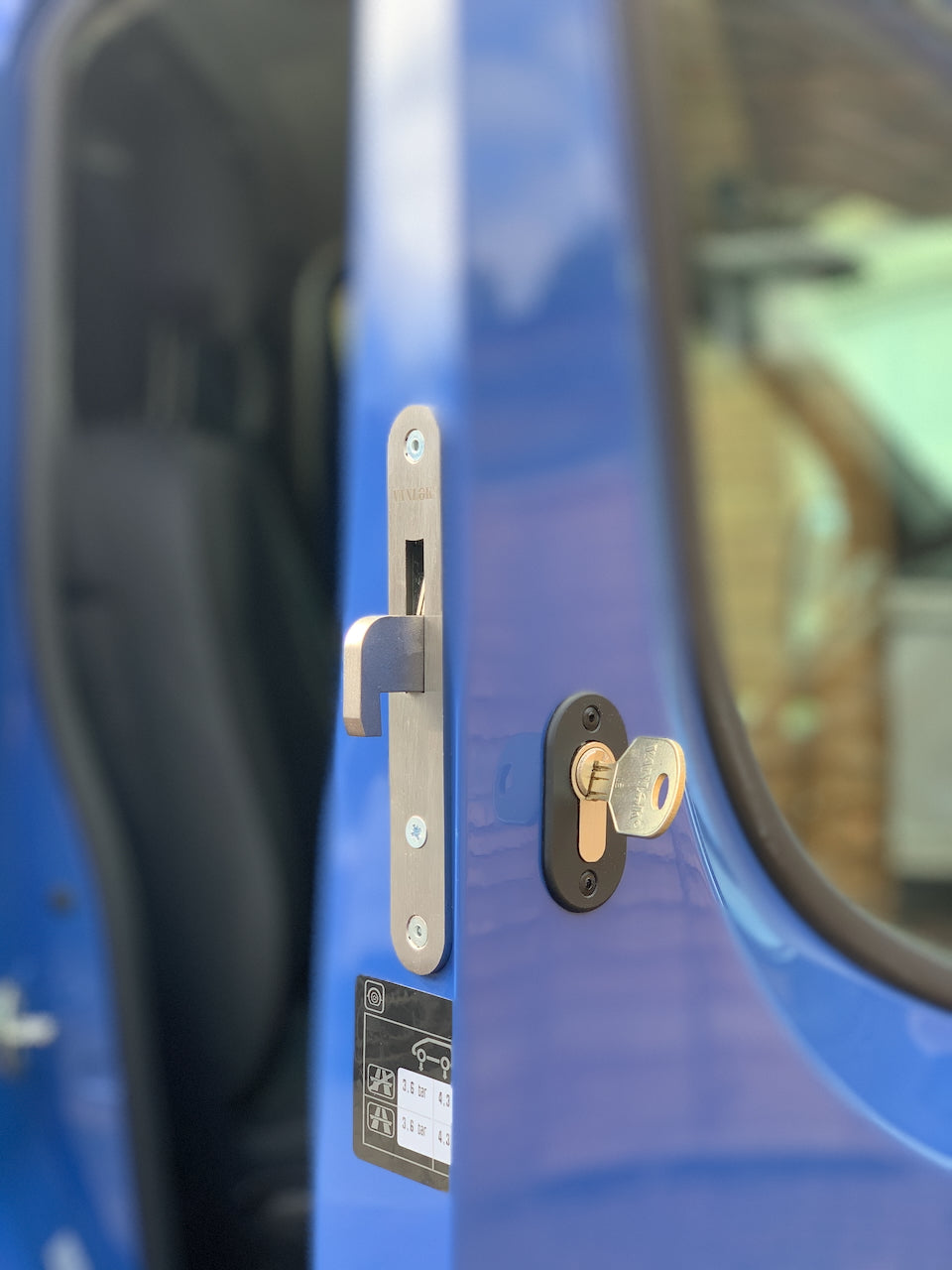 Nissan Interstar cab door hooklock