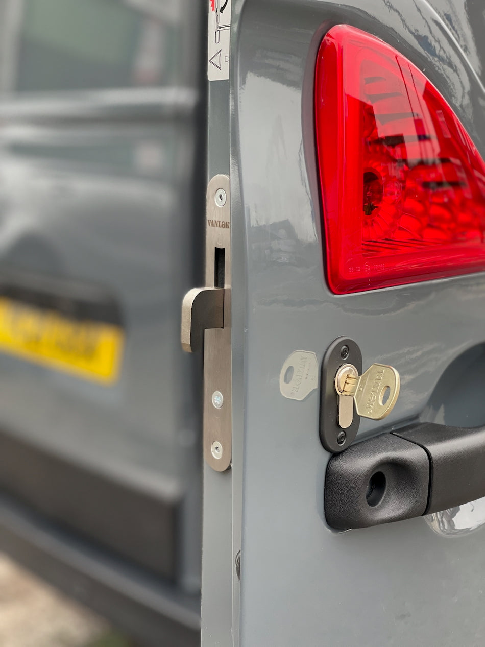 Renault Master 2010 twin rear door hooklock