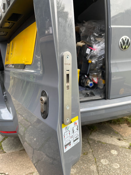 VW Caddy 2021 twin rear door hooklock