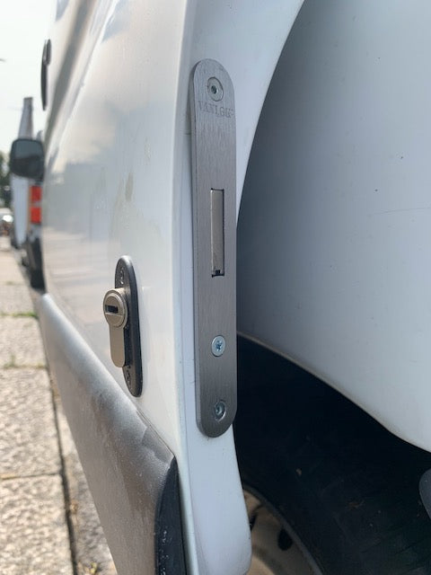 Berlingo First sliding door deadlock