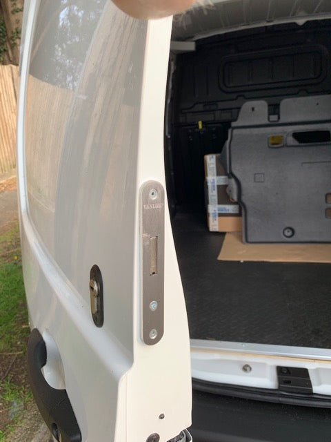 Citroen Berlingo 2018 rear door deadlock