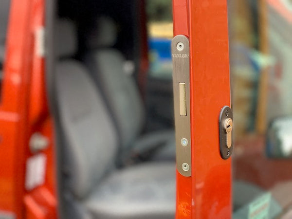 Connect 02 cab door deadlock