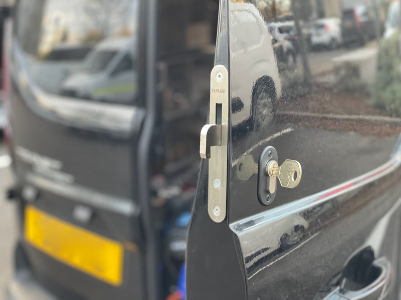 Hooklock fitted to rear door of Ford Connect 2014