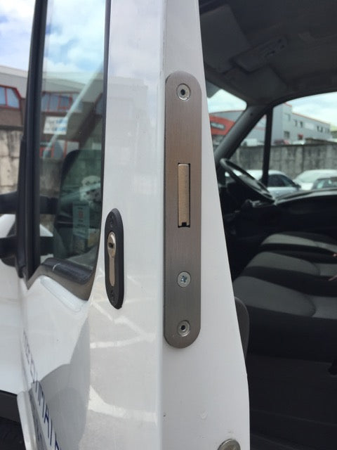 Iveco Daily cab door deadlock