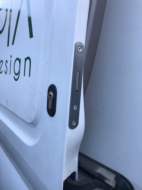 Maxus side door deadlock