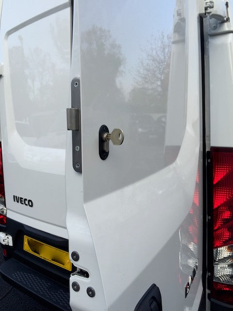 new iveco daily rear door deadlock
