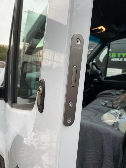 New Mercedes Sprinter 2018 cab door deadlock