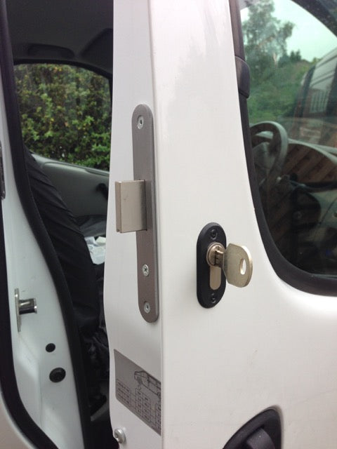 Nissan Primastar cab door deadlock