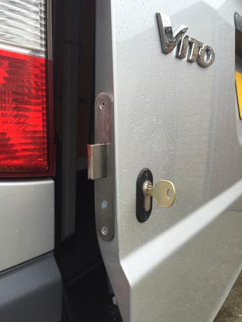 Mercedes Vito 2004 tailgate deadlock