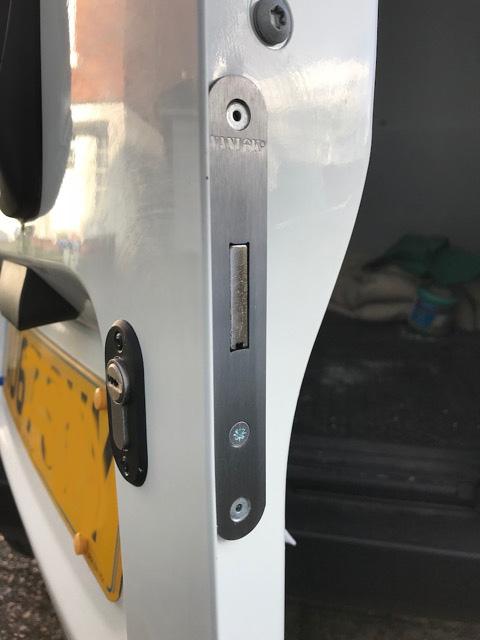 Peugeot Bipper rear door deadlock