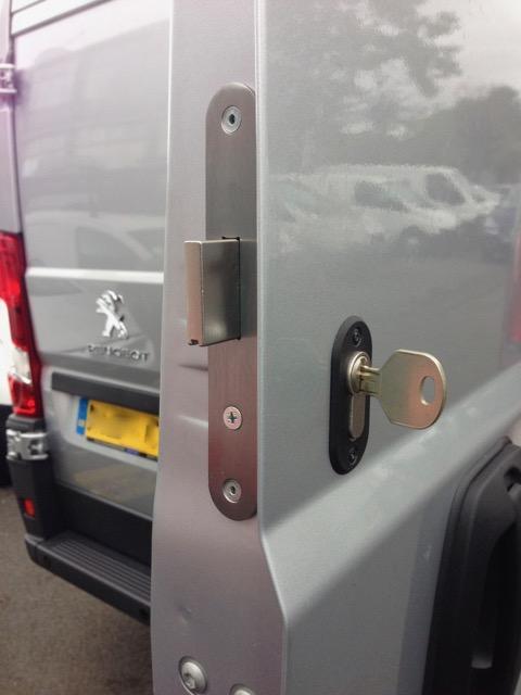 Peugeot Boxer rear door deadlock