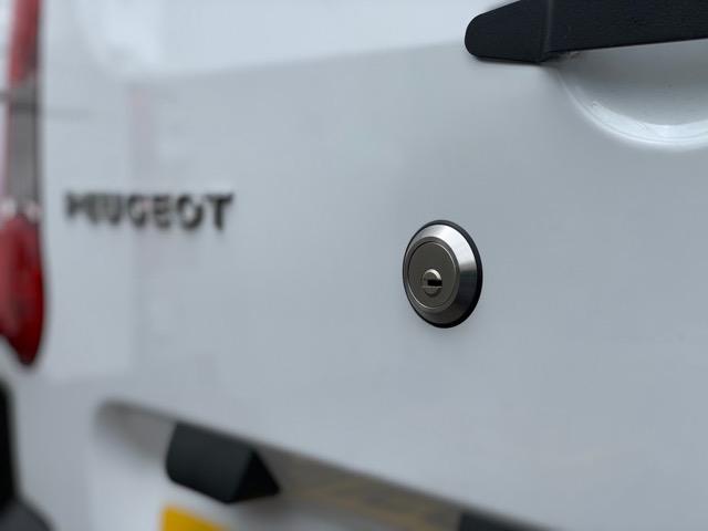 Peugeot Partner rear door slamlock