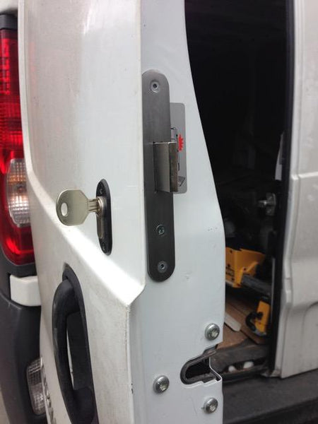 Renault Trafic rear door deadlock