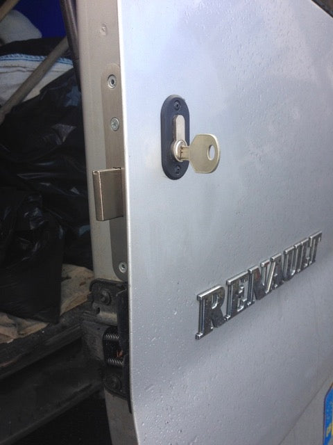Renault Trafic tailgate deadlock