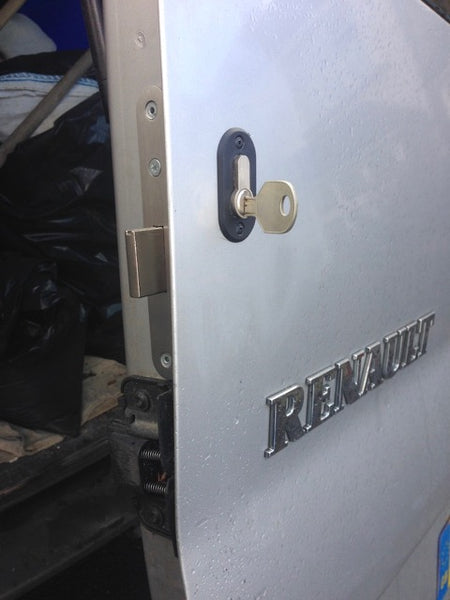 Renault Trafic tailgate deadlock