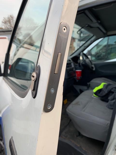 Toyota Hiace Powervan cab door deadlock