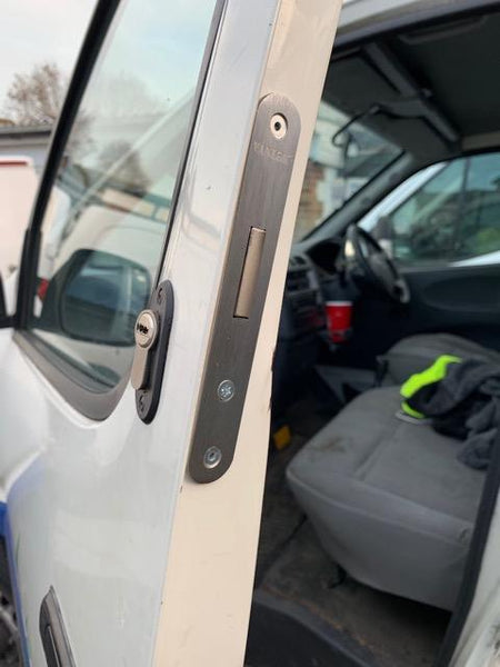 Toyota Hiace Powervan cab door deadlock