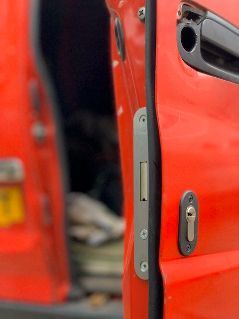 Toyota Hiace Powervan rear door deadlock