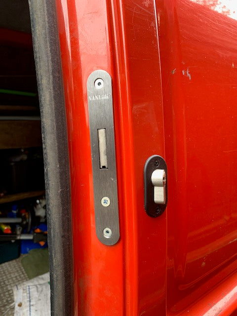 Toyota Hiace Powervan side door deadlock