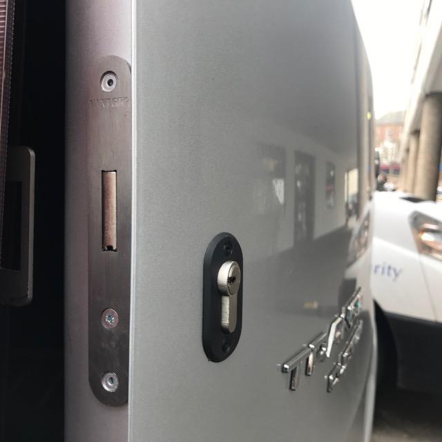 Ford Transit Custom Deadlocks | Vanlocker | Van Lock Experts | UK ...
