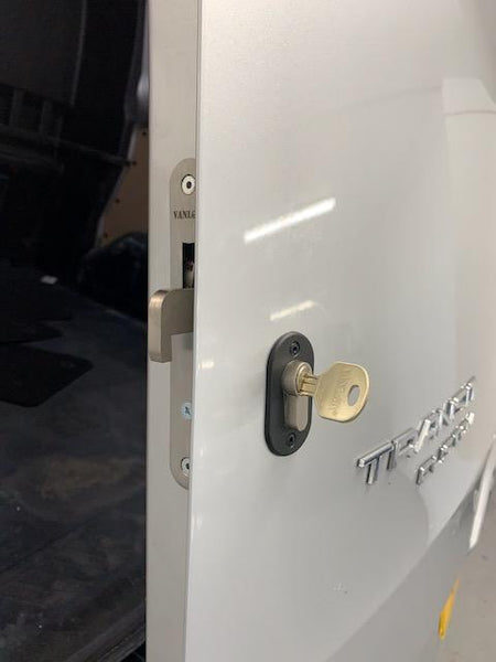 Transit Custom tailgate deadlocks with hookbolt