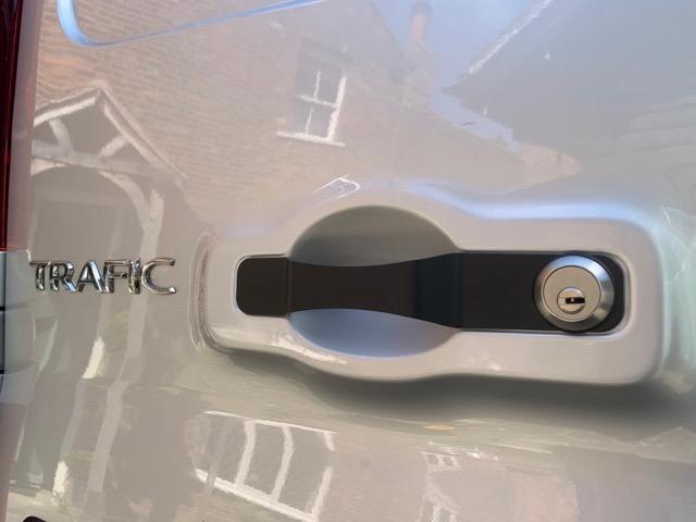 Vauxhall Vivaro rear door slamhandle