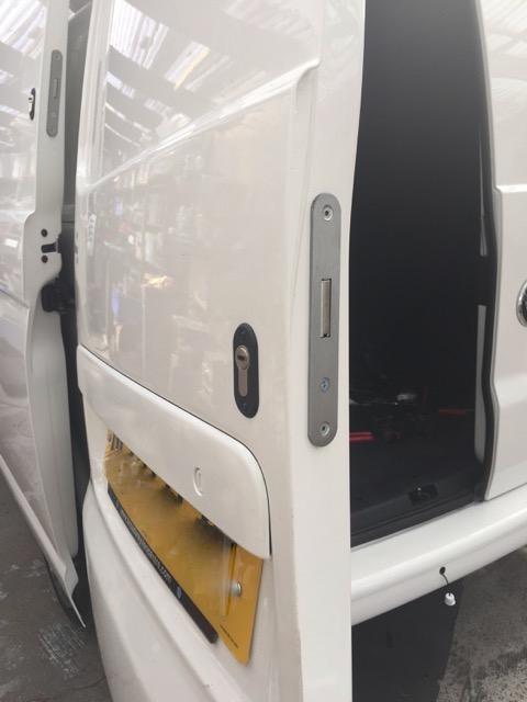 VW Transporter T6 rear door deadlock